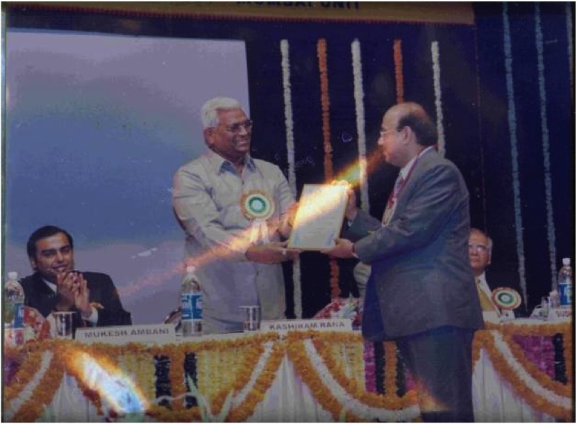 Receiving Service Gold Medal with Shri Mukesh Ambani